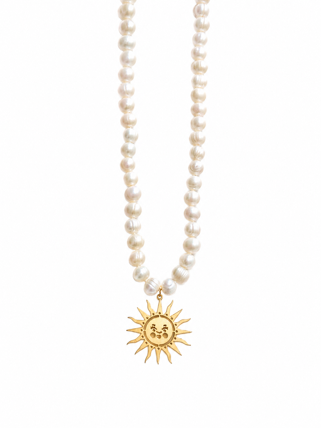 Collar de Perlas de Río con Colgante Sol Chapado en Oro |Edición Alba Valentina