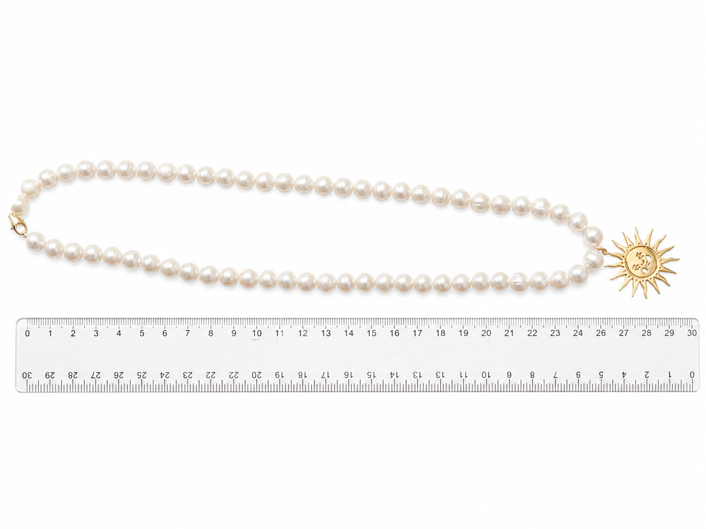 Collar de Perlas de Río con Colgante Sol Chapado en Oro |Edición Alba Valentina